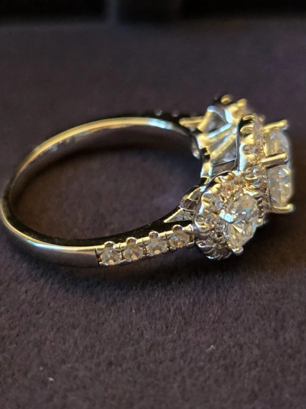 💎 2 CTW Three-Stone Moissanite Ring – Size 7 – White Gold Plated 💎